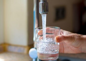 Így idd a vizet, hogyha fogyni szeretnél. 2 hét alatt 4-8 kiló felesleg is lemehet rólad