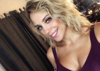 Itt az első kép: hatalmas hajjal született Kiss Ramóna babája