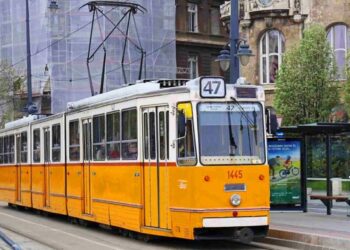 Így trollkodta szét az internet a Vaterára felpakolt villamosok hirdetéseit