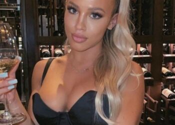 Pózolni akart a fitnesz édesanya, mégis mindenki mást vett észre a fotón