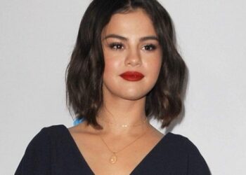 Durván meghízott a pszichiátrián Selena Gomez! Bikiniben tűnt fel újra – Fotók