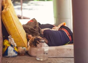 Hajléktalanként él a 80-as évek szupersztárja! Rá se ismersz – Fénykép