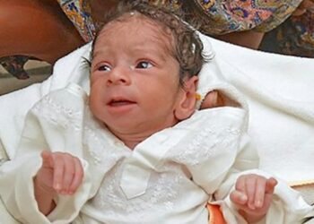 72 évesen kisfiút szült és ezzel az egyik legidősebb első gyermekes anyává vált