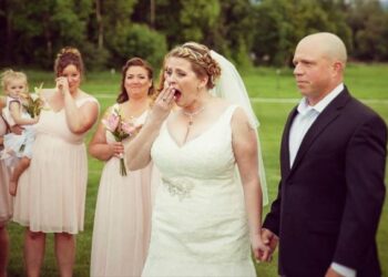 Halott fiának hagyott üresen egy széket az esküvőjén. Mikor meglátta, ki ült rá, zokogásban tört ki