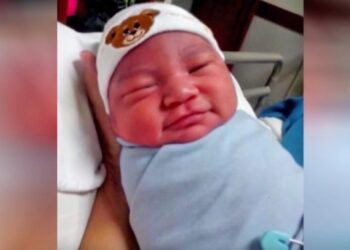 Összekeverték a kisbabákat: Az anya látja az újszülött arcát, és tudja, hogy nem az övé :O