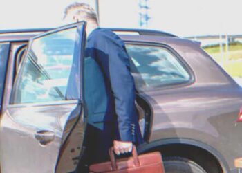 Ex-férje nincstelenül hagyja, a nő évekkel később 1 dollár borravalót ad neki