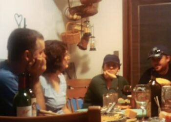 A nő bejelenti vőlegénye családjának, hogy terhes: „De hisz a fiam meddő!” – Mondja az anyósa