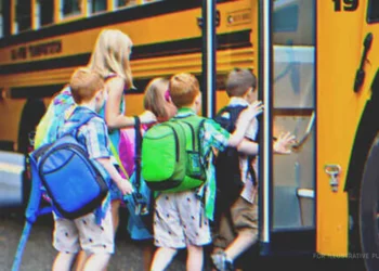 Csak a gyerekek köszöntik fel a magányos iskolai buszsofőrt a születésnapján – A szülők később találkozót szerveznek vele