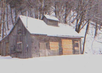 A gazdag fiatalember felfedezi egy hajléktalan férfi kabátjában az elhunyt apja által írt üzenetet