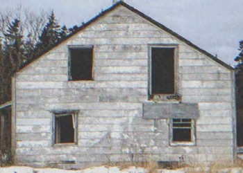 A nő észreveszi, hogy 9 éves lánya minden nap iskola után egy elhagyatott épülethez megy