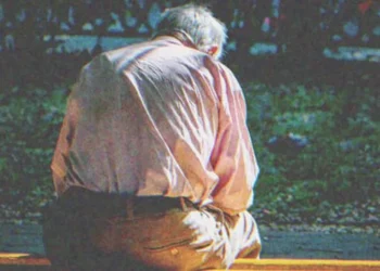 A férfi, aki 47 év házasság után elhagyta feleségét, hónapokkal később térden állva könyörög a megbocsátásáért