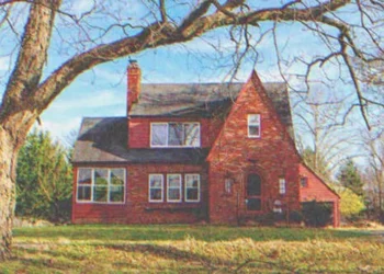 Mentős érkezik egy idős hölgy házához vészhelyzet miatt, és véletlenül meglátja saját fényképét a falon