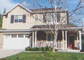 Miután a gyerekek eladják a házát, az idős hölgy a szomszéd fiára hagyja az örökséget