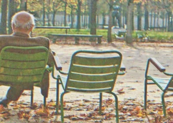 A 60 éve örökbefogadott férfi megtudja, hogy négy hasonmása van