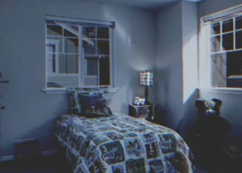 A 7 éves fiú azt mondja az anyjának, hogy nincs egyedül éjszaka – az anya kamerát tesz a szobájába