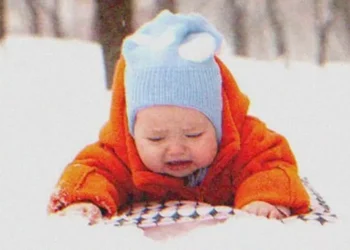 A nő felfedezte, hogy biológiai anyja, aki elhagyta őt a hidegben, a szomszédban lakik
