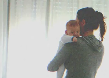 A férfi elválik feleségétől ötödik lányuk születése után – évekkel később véletlenül találkozik vele