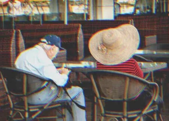 Az idős asszony kidobja férjét az 52 éve tartó házasságuk után, miután évtizedekig támogatta