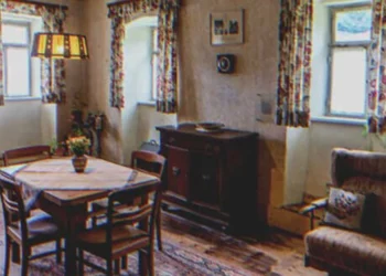 A férfi meglátogatja a házat, amit néhai nagymamája hagyott rá 32 évvel ezelőtt – tökéletesen tisztán találja