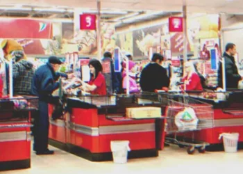 A 11 éves kislány kifizeti egy koldus élelmiszerét – másnap az apja 520 ezer dollárt kap tőle a felesége kezelésére