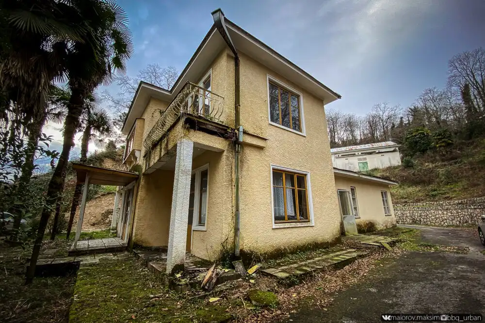 Abházia, elhagyatott helyek, fekete-tenger, galéria, gorbacsov, Gorbacsov dácsa, látnivalók, Mjuszera, szovjet történelem, szovjetunió, Sztálin dácsa, történelem, turizmus, üdülőkomplexum