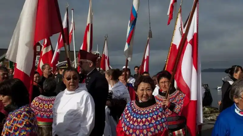 a Vörös, autonómia, dánia, Egyesült Államok, Erik, felfedezés, függetlenség, Grönland, gyarmat, gyarmatosítás, inuitok, Kalmari Unió, Népszövetség, Norvégia, pestisjárvány, Svédország, történelem, Trump, vikingek