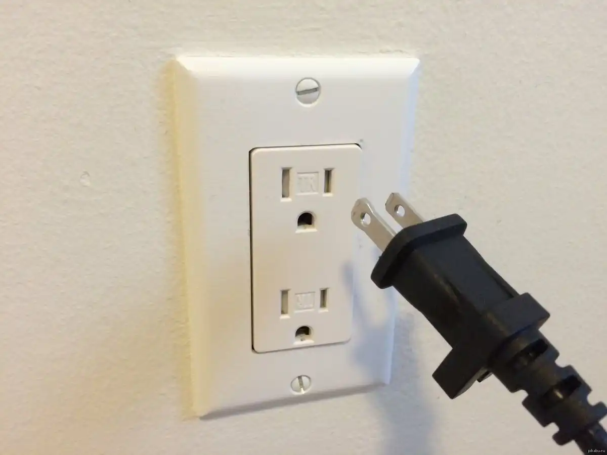 120V, 240V, 480V, amerikai szabványok, elektromos biztonság, elektromos hálózat, építkezés, európai szabványok, feszültség, földelés, frekvencia, kábelezés, könnyűszerkezetes házak, NEC, Nikola Tesla, Thomas Edison, transzformátorok