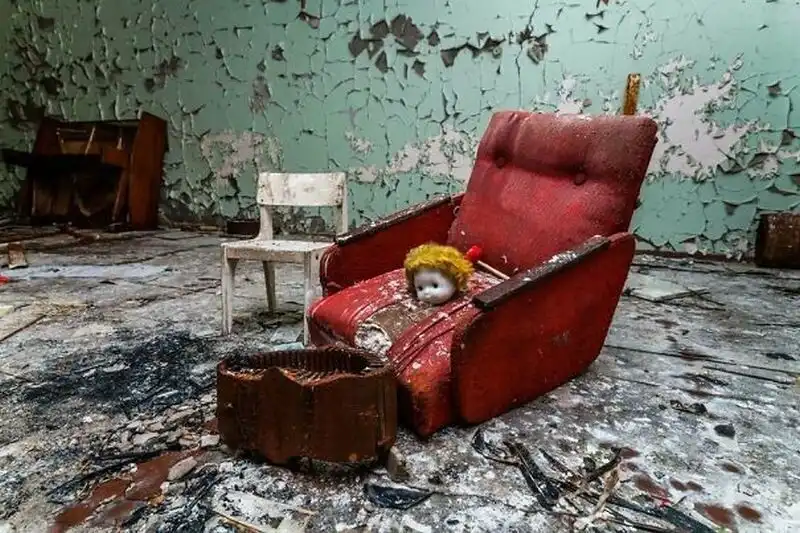 2004-es cunami, atombomba, Auschwitz, bányászok, Csernobil, cunami, elmegyógyintézet, furcsa fotók, Gyatlov-hágó rejtélye, Gyatlov-incidens, hátborzongató fotók, Hirosima, holokauszt, kínai lábkötés, lobotomia, lótuszláb, megdöbbentő fotók, nukleáris katasztrófa, pókanya, pókok, pszichiátria, rabszolga-felszabadítás, rabszolgaság, skizofrénia, sokkoló képek, szeptember 11, terrortámadás, történelmi fotók