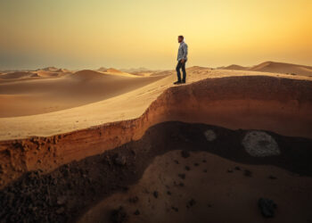 Mi van a Szahara-sivatag homokja alatt, és milyen mély a homok?