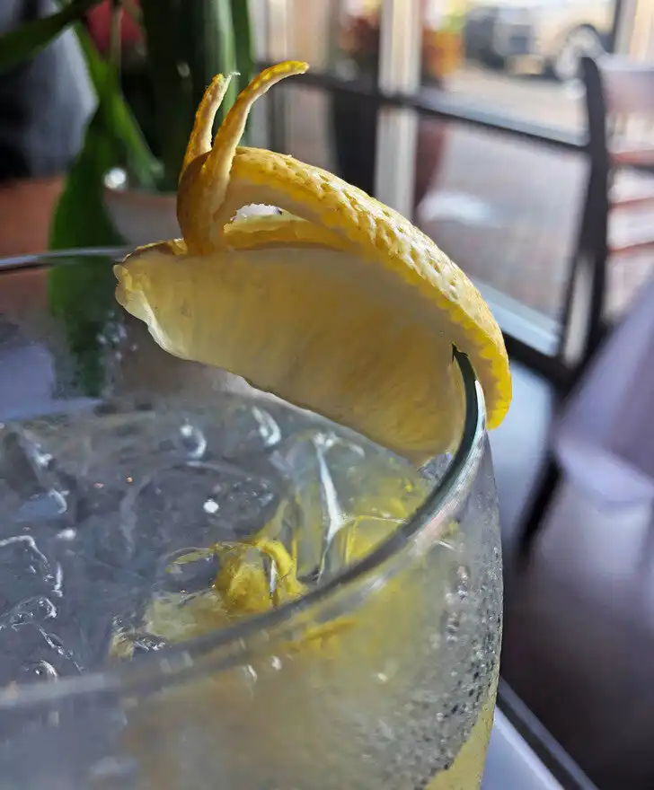 Bangkok, életmód, érdekességek, étkezés, fesztiválok, Kultúra, látnivalók, látványosságok, műanyag szennyezés, szokások, szórakozás, Thaiföld, turizmus, ünnepek, utazás, vásárlás