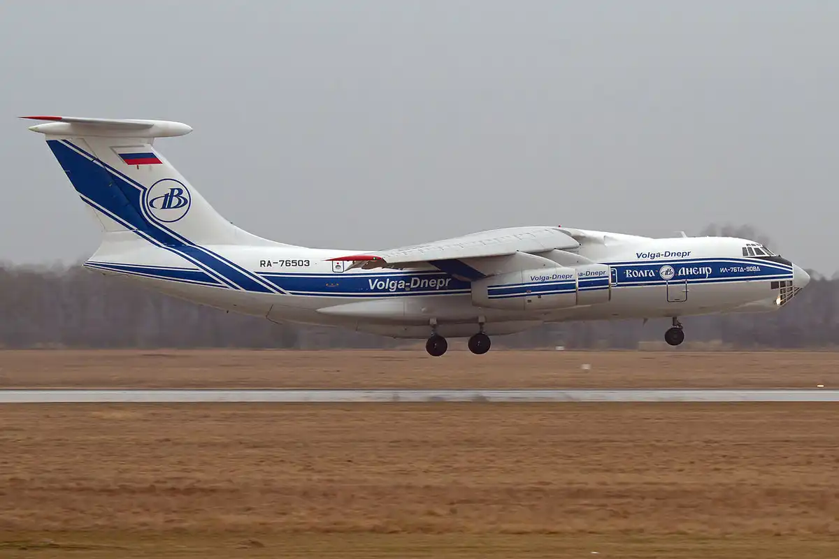 humanitárius misszió, Il-76, katonai szállító repülőgép, mentés, navigátor, pilótafülke, raktér, repülőgép, szovjetunió, tűzoltás
