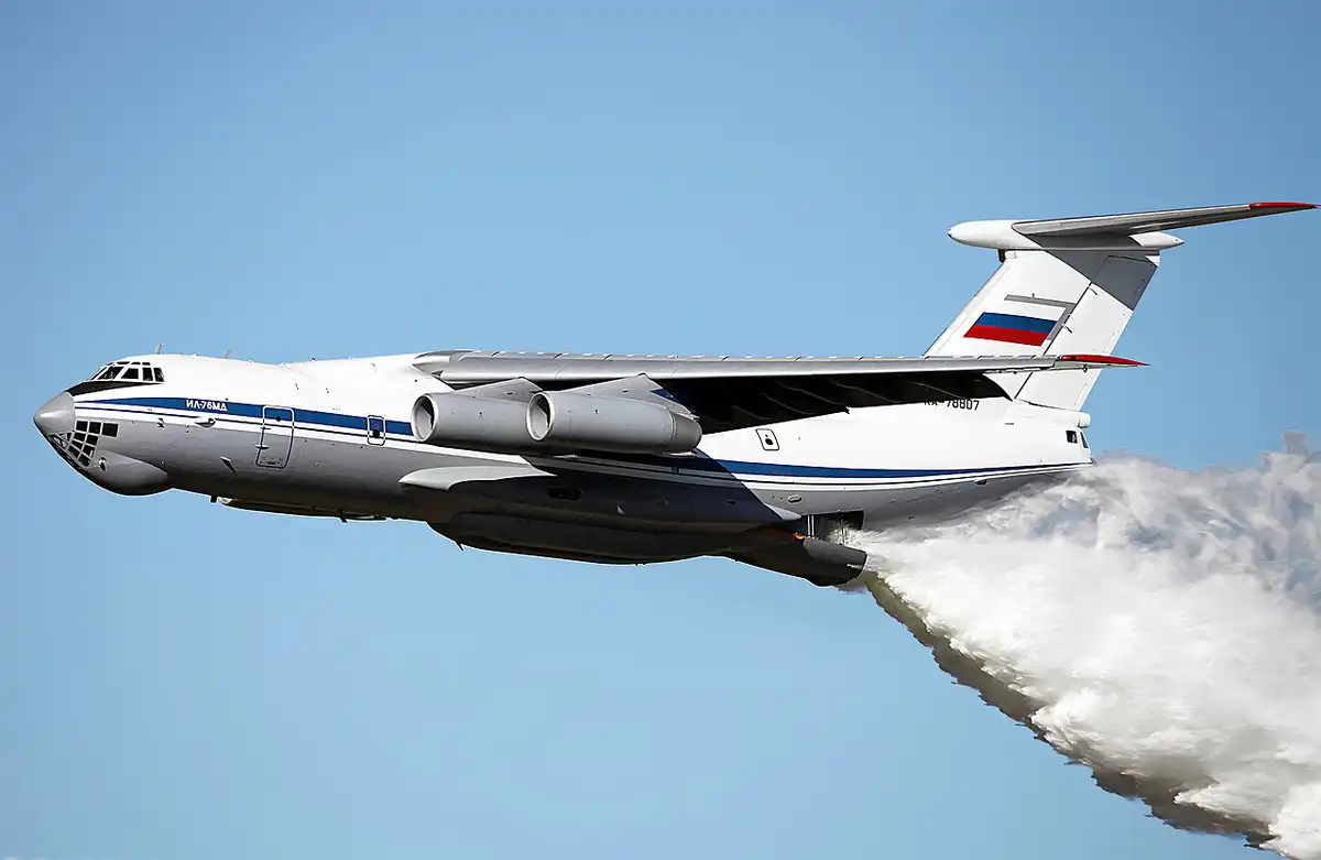 humanitárius misszió, Il-76, katonai szállító repülőgép, mentés, navigátor, pilótafülke, raktér, repülőgép, szovjetunió, tűzoltás