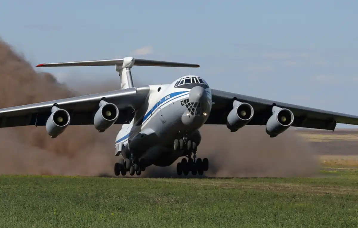 humanitárius misszió, Il-76, katonai szállító repülőgép, mentés, navigátor, pilótafülke, raktér, repülőgép, szovjetunió, tűzoltás
