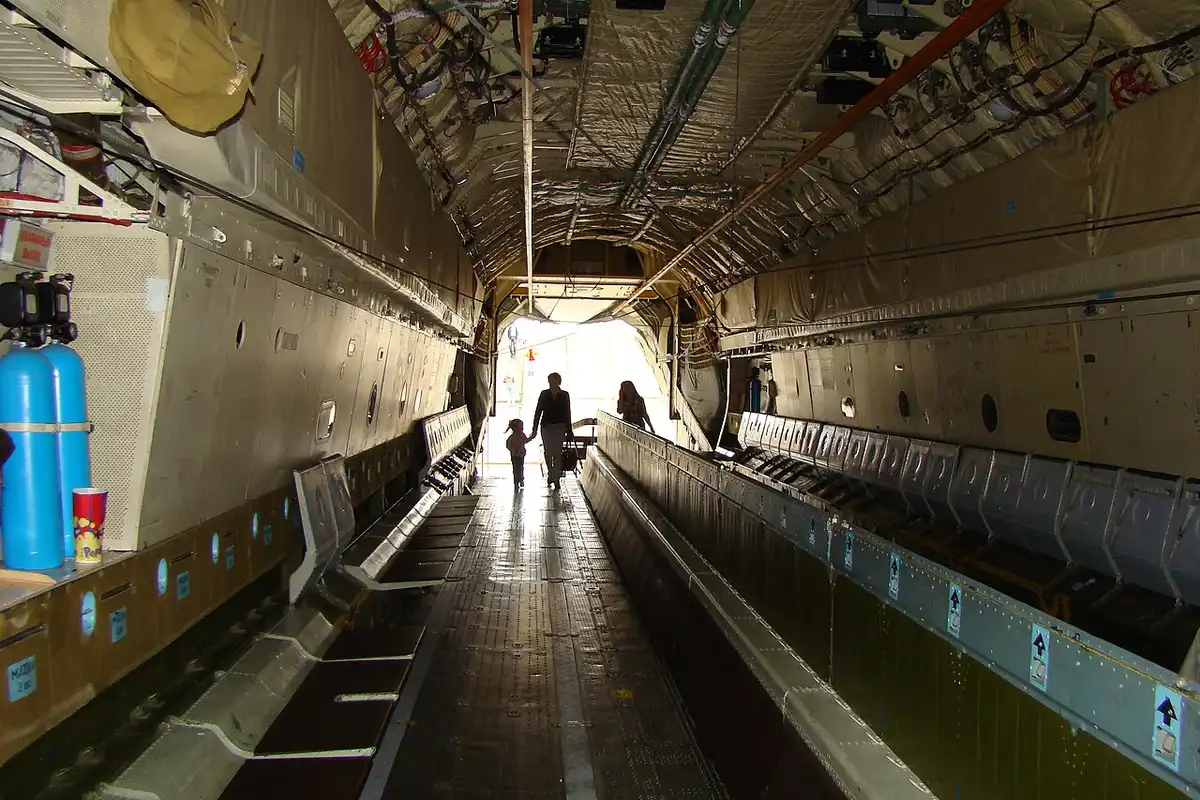 humanitárius misszió, Il-76, katonai szállító repülőgép, mentés, navigátor, pilótafülke, raktér, repülőgép, szovjetunió, tűzoltás