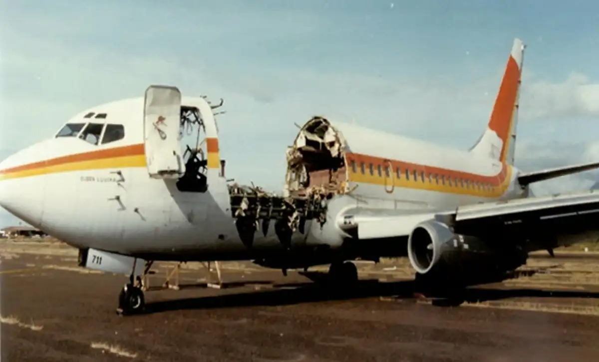 1988, Aloha Airlines, baleset, csodával határos, fémfáradás, Hawaii, légi közlekedés, repülésbiztonság, repülőgép, túlélés