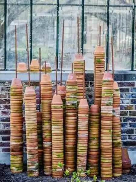 házilag, kertészkedés, kerti ötletek, kerti tippek, komposztálás, melegágy, növénytámasz, raklap ötletek, szüretelő kötény, tippek, trükkök, újrahasznosítás