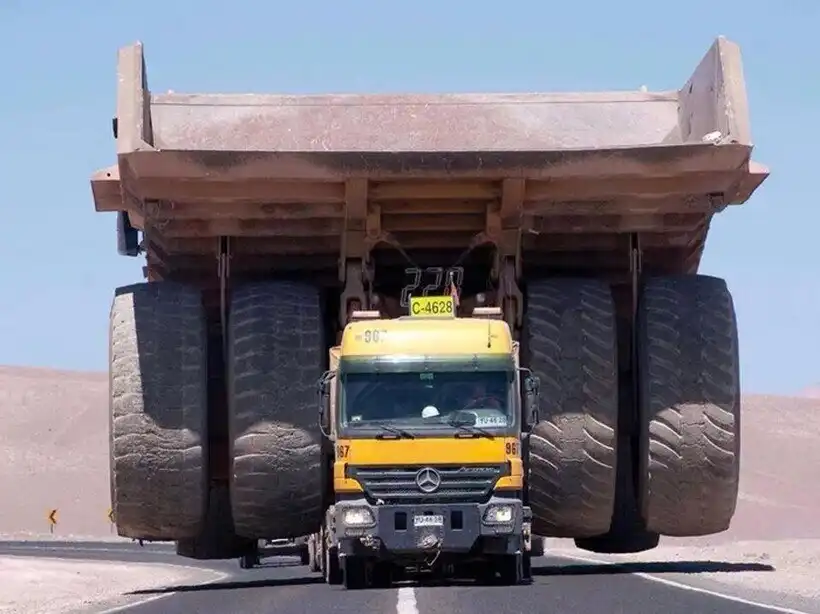 extrém méretek, félelem, fóbiák, fotóválogatás, gigantikus gépek, lenyűgöző építmények, Megalofóbia, nagy méretek, óriási tárgyak, szorongás