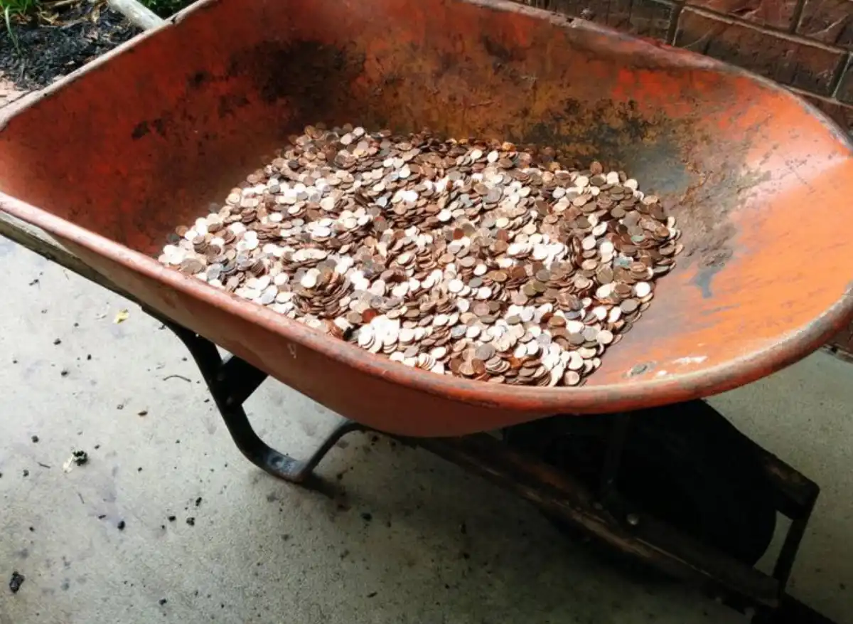 bosszantó szomszédok, együttélés, fura szomszédok, hétköznapi helyzetek, lakóközösség, rossz szomszédok, szomszéd sztorik, szomszédok, szomszédviszály, vicces szomszédok