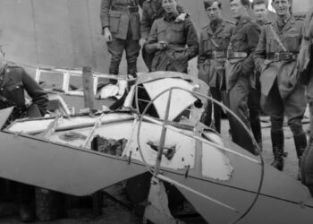 Miért tilos a háborúban lelőtt pilótákra lőni? Elmagyarázom