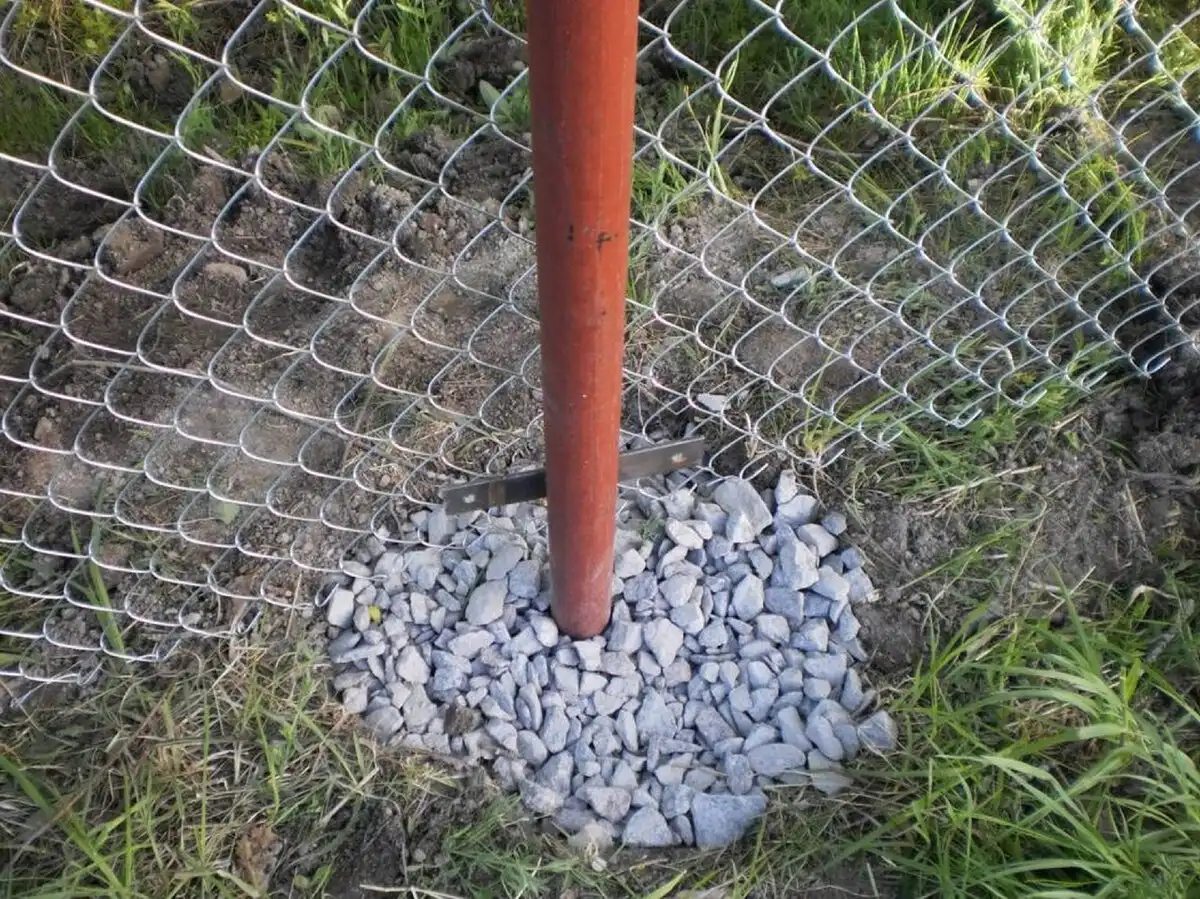 barkácsolás, beton, csináld magad, drótkerítés, egyszerű kerítés, építkezés, fa kerítés, fagy, időjárásálló kerítés, kanada, kerítés, kerítésépítés, kerítésoszlop, olcsó kerítés, ötletek, szalagalap, talaj, tartós kerítés, tippek, trükkök, vasbeton