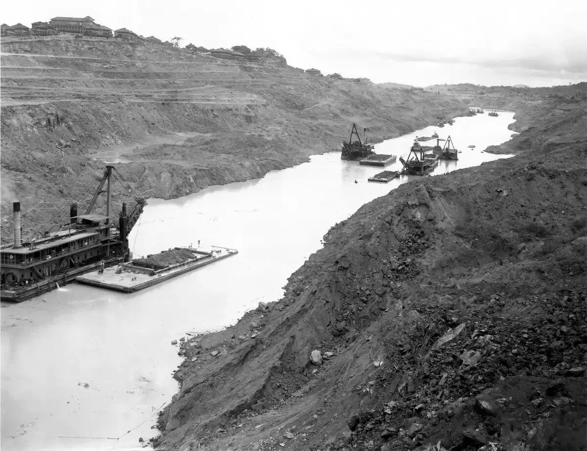 Alajuela-tó, Amerika összekapcsolódása, csatornaépítés, Gatun-tó, hajózás, Panama-csatorna, Panama-földszoros, tektonikai lemezek, vulkanizmus, zsiliprendszer
