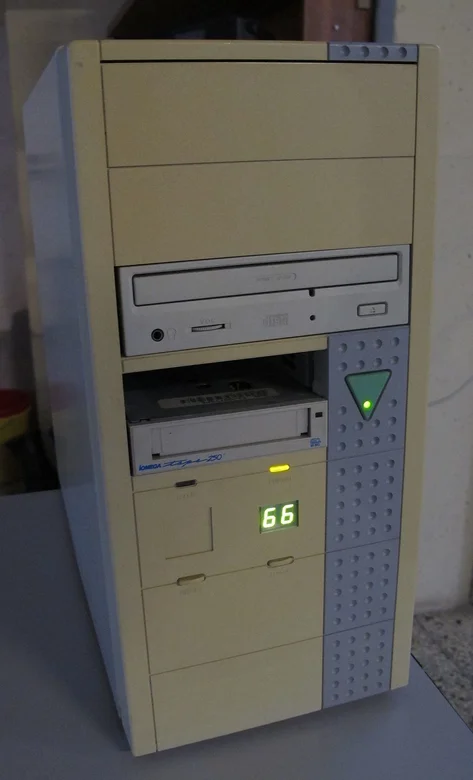 90-es évek, hardver, IBM PC, informatika, kompatibilitás, múzeum, órajel, overclocking, processzor, retró technológia, számítógép, szoftver, történelem, Turbo gomb