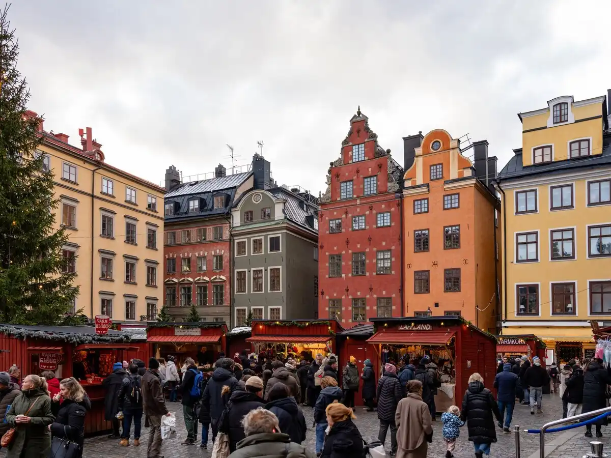 belsőépítészet, felújítás, inspiráció, lakásbemutató, lakberendezés, otthon design, régi lakás, skandináv stílus, Stockholm, Svédország, történelmi épület, vintage, William Morris