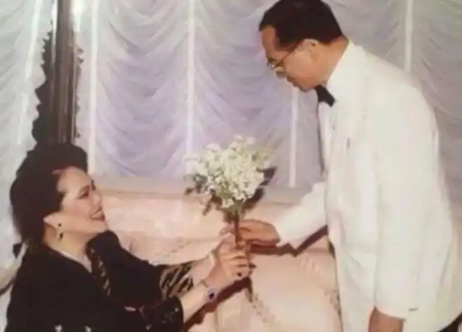 Bhumibol Adulyadej, hűtlenség, királyi botrány, királyi történelem, királyi viszony, monarchia, Sirikit királyné, testőr, thai királyi család, Thaiföld