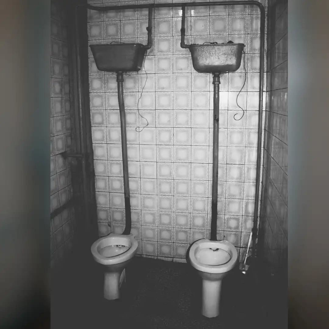 dizájn, écé, érdekességek, fizika, fürdőszoba, higiénia, iskola, közösségi terek, lakberendezés, öblítés, régi, retró, szaniterek, szovjetunió, tartály, technológia, toalett, történelem, vandalizmus, víznyomás, vízvezeték-szerelés, WC, СССР