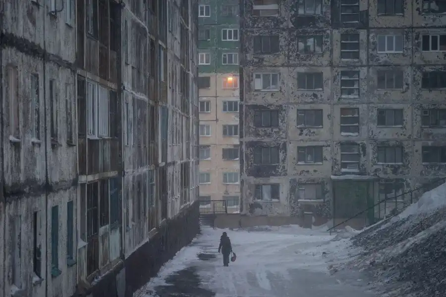 Csungking, építészet, galéria, Hanoi, Hong Kong, Manila, Mexikóváros, New York, Norilszk, nyomornegyedek, Port-au-Prince, szociológia, Szöul, Teherán, Tokió, urbanisztika, városi élet, városi pokol, zsúfolt városok