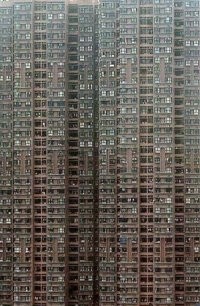 Csungking, építészet, galéria, Hanoi, Hong Kong, Manila, Mexikóváros, New York, Norilszk, nyomornegyedek, Port-au-Prince, szociológia, Szöul, Teherán, Tokió, urbanisztika, városi élet, városi pokol, zsúfolt városok