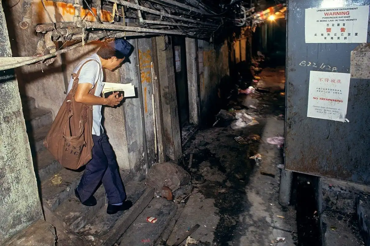 Csungking, építészet, galéria, Hanoi, Hong Kong, Manila, Mexikóváros, New York, Norilszk, nyomornegyedek, Port-au-Prince, szociológia, Szöul, Teherán, Tokió, urbanisztika, városi élet, városi pokol, zsúfolt városok