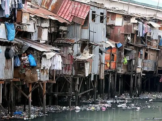 Csungking, építészet, galéria, Hanoi, Hong Kong, Manila, Mexikóváros, New York, Norilszk, nyomornegyedek, Port-au-Prince, szociológia, Szöul, Teherán, Tokió, urbanisztika, városi élet, városi pokol, zsúfolt városok