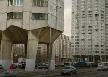 Miért építették „lábakra” a házakat a Szovjetunióban?
